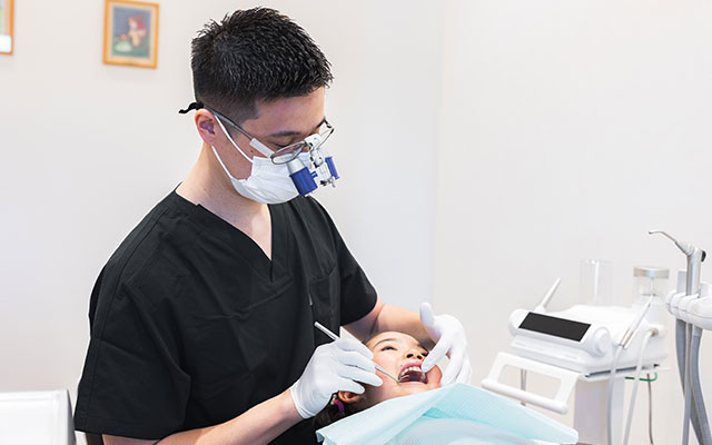 小さなむし歯も見逃さない！拡大鏡を用いた精密治療